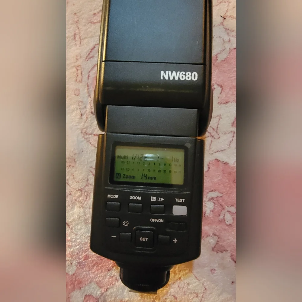 Neewer Speedlight Flash Nw680 - Picture 3 of 5